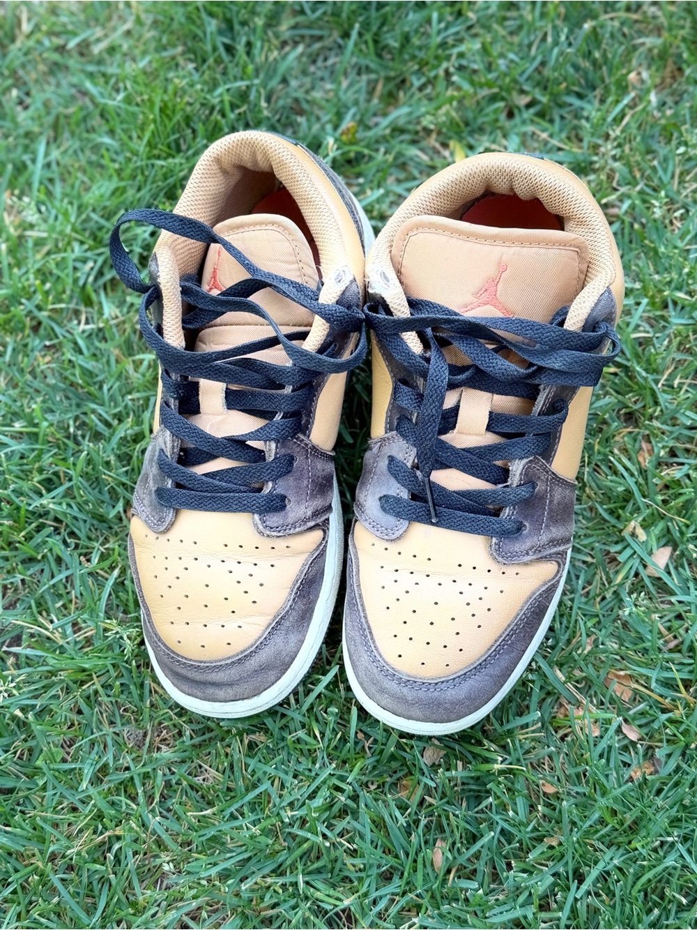 Air Jordan 1 SE Low size 4.5 youth